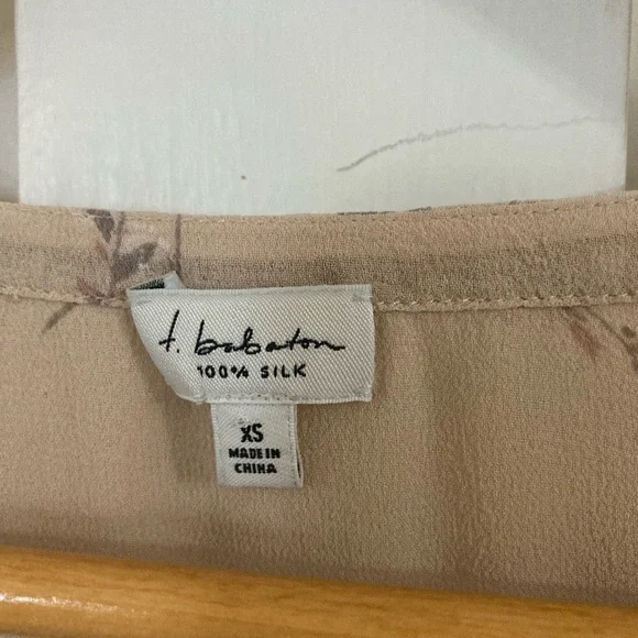 ARITZIA T. Babaton 100% silk floral sheer button down blouse cardigan - Picture 2 of 8